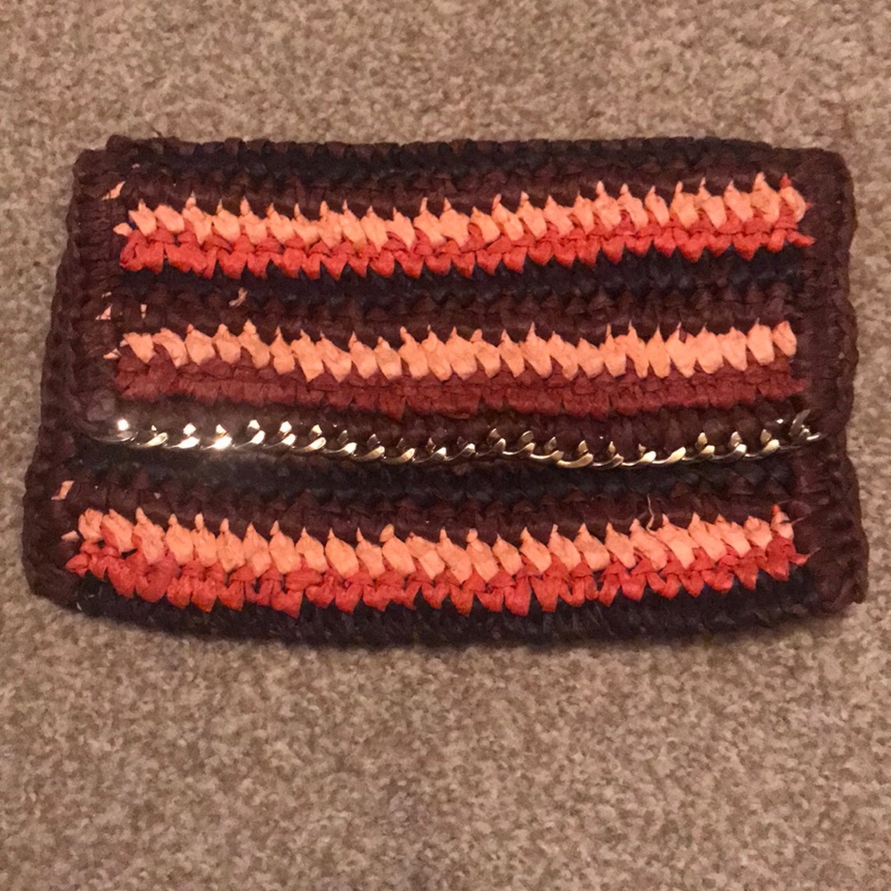woven summer clutch!! MUST HAVE